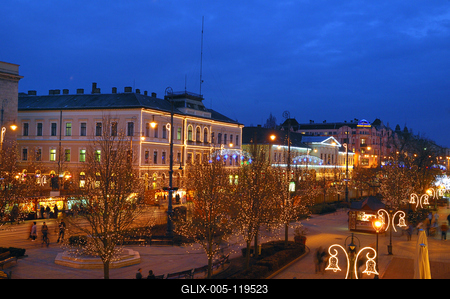 Debrecen belvárosa karácsonyi díszkivilágításban-stock-foto