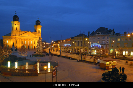 Debrecen belvárosa és a Református Nagytemplom-stock-foto