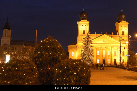 Debrecen belvárosa és a Református Nagytemplom-stock-foto