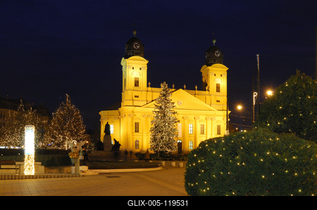 Debrecen belvárosa és a Református Nagytemplom-stock-foto
