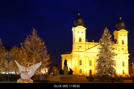 Debrecen belvárosa és a Református Nagytemplom-stock-foto