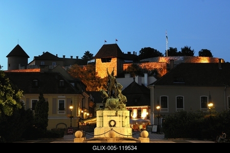 A vár és a Dobó István tér Egerben-stock-foto