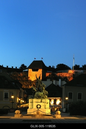 A vár és a Dobó István tér Egerben-stock-foto