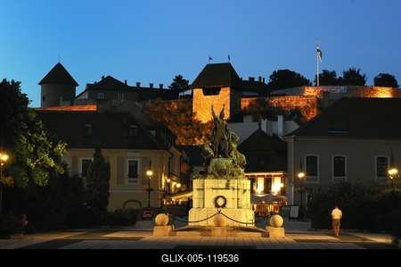 A vár és a Dobó István tér Egerben-stock-foto