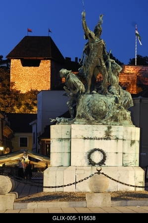 A vár és a Dobó István tér Egerben-stock-foto