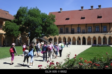 A gótikus Püspöki palota az egri várban-stock-foto