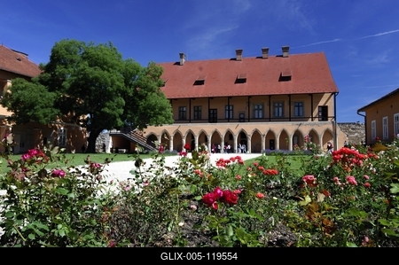 A gótikus Püspöki palota az egri várban-stock-foto