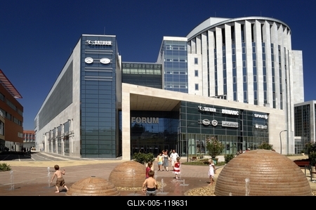 Fórum bevásárlóközpont, Debrecen-stock-foto