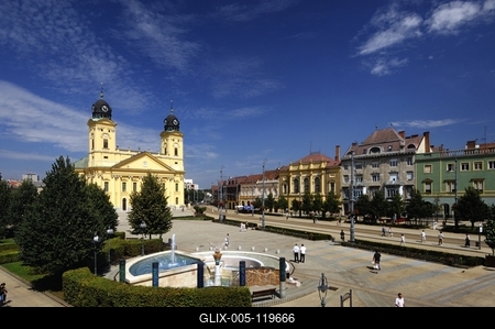 Debrecen belvárosa a Református Nagytemplommal-stock-foto