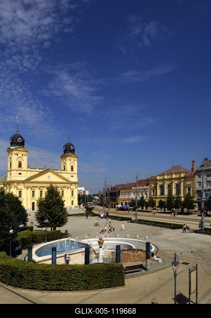 Debrecen belvárosa a Református Nagytemplommal-stock-foto