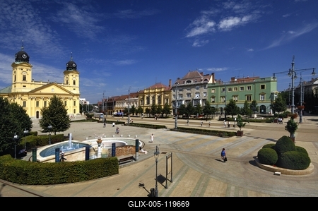 Debrecen belvárosa a Református Nagytemplommal-stock-foto