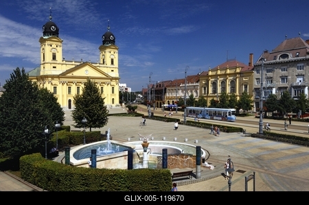 Debrecen belvárosa a Református Nagytemplommal-stock-foto