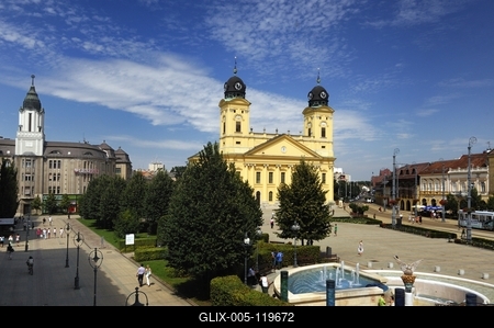 Debrecen belvárosa a Református Nagytemplommal-stock-foto