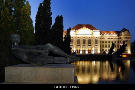 A Debreceni Egyetem főépülete-stock-foto