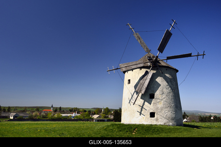 Tési szélmalom-stock-foto