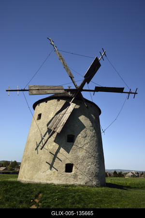 Tési szélmalom-stock-foto