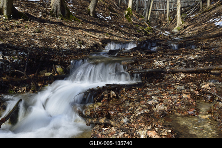 Vöröskő-forrás-stock-foto