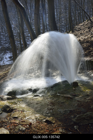Vöröskő-forrás-stock-foto