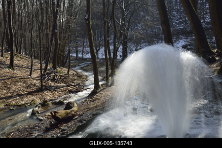 Vöröskő-forrás-stock-foto