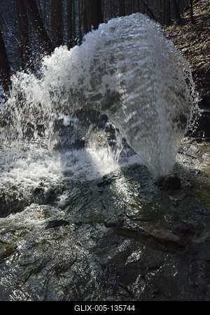 Vöröskő-forrás-stock-foto