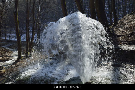 Vöröskő-forrás-stock-foto