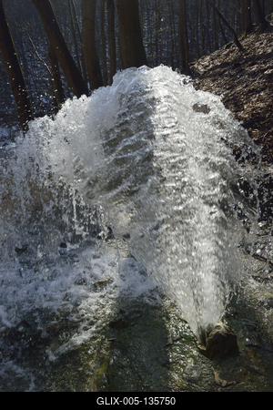 Vöröskő-forrás-stock-foto