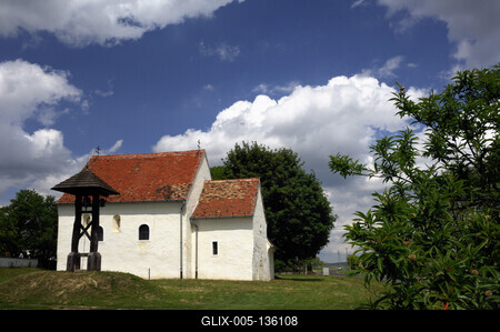 Mesteri, Szent Mihály-templom-stock-foto