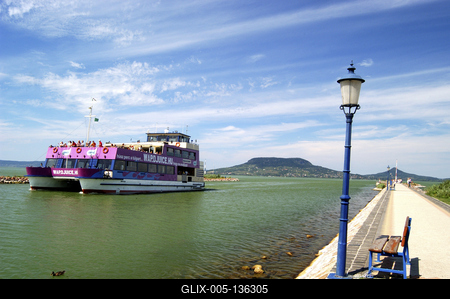 A fonyódi hajóállomás-stock-foto