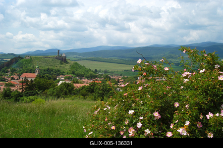A Nógrádi vár látványa a Börzsönyben-stock-foto