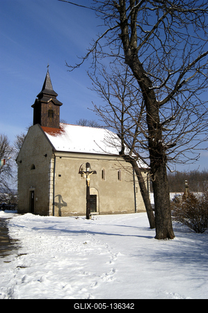 Bátonyterenye, a Maconkai katolikus templom télen-stock-foto