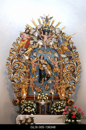 Vasboldogasszony, a katolikus templom oltára-stock-foto