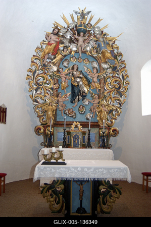 Vasboldogasszony, a katolikus templom oltára-stock-foto