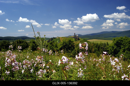 A Nógrádi vár látványa a Börzsönyben-stock-foto