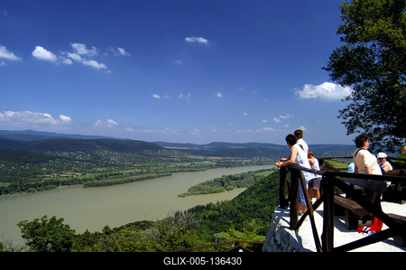 Visegrád, kilátás a Fellegvárból-stock-foto