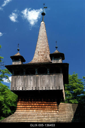 Nagyszekeres, református templom és harangláb-stock-foto