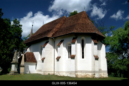 Nagyszekeres, református templom és harangláb-stock-foto