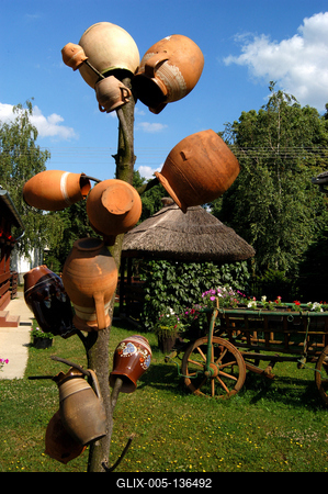 Falusi udvar Csarodán-stock-foto