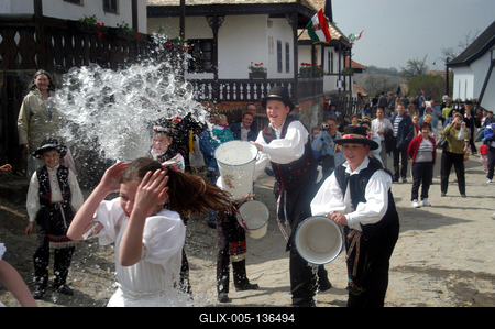 Hollókői Húsvéti Fesztivál-stock-foto
