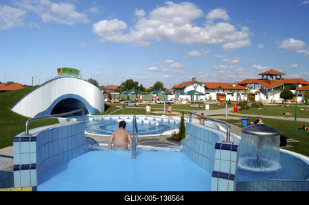 Ceglédi Gyógyfürdő és Szabadidőközpont-stock-foto