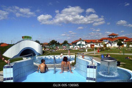 Ceglédi Gyógyfürdő és Szabadidőközpont-stock-foto