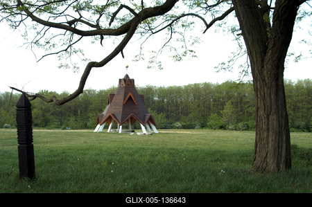 Pusztavacs, jeltorony az ország földrajzi középpontján-stock-foto
