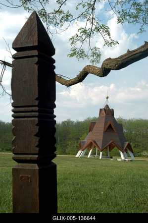 Pusztavacs, jeltorony az ország földrajzi középpontján-stock-foto