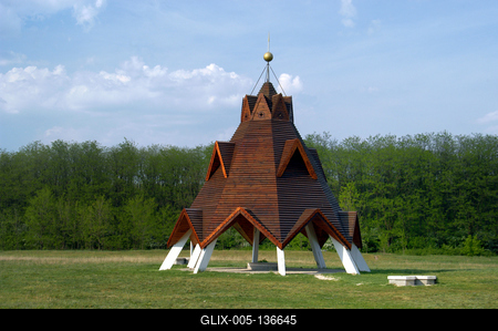 Pusztavacs, jeltorony az ország földrajzi középpontján-stock-foto