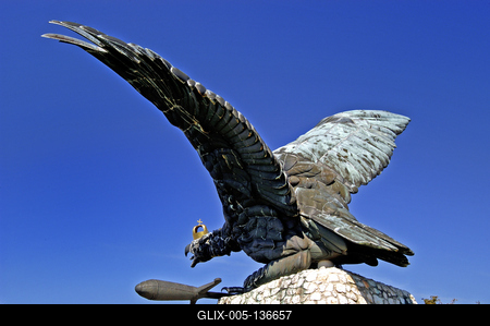 Tatabánya, Turulszobor a Kő-hegyen-stock-foto