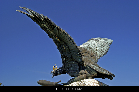 Tatabánya, Turulszobor a Kő-hegyen-stock-foto