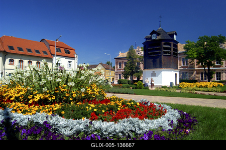 Tata, Harangláb az Országgyűlés téren-stock-foto