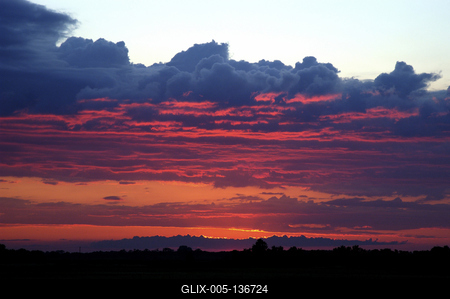 Naplemente Újfehértó határában-stock-foto