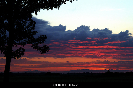 Naplemente Újfehértó határában-stock-foto