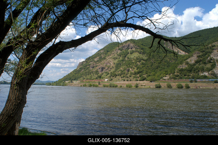 A Börzsöny hegység látképe Dömösről-stock-foto