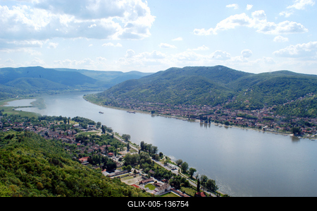 Visegrád, a Dunakanyar látképe a Fellegvárból-stock-foto